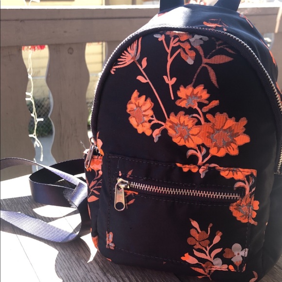 Urban Outfitters Handbags - Mini back back!🌼🌼🌼